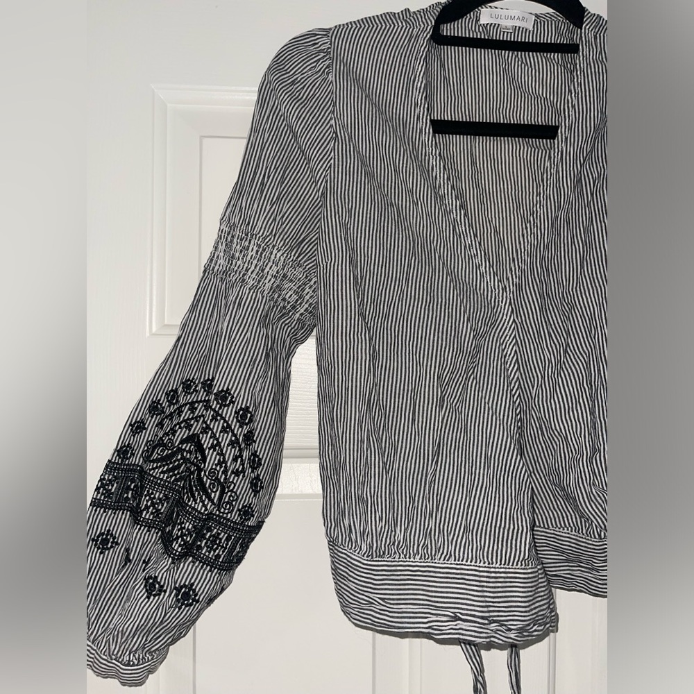 Lulumari Striped Crop Long Sleeve Shirt